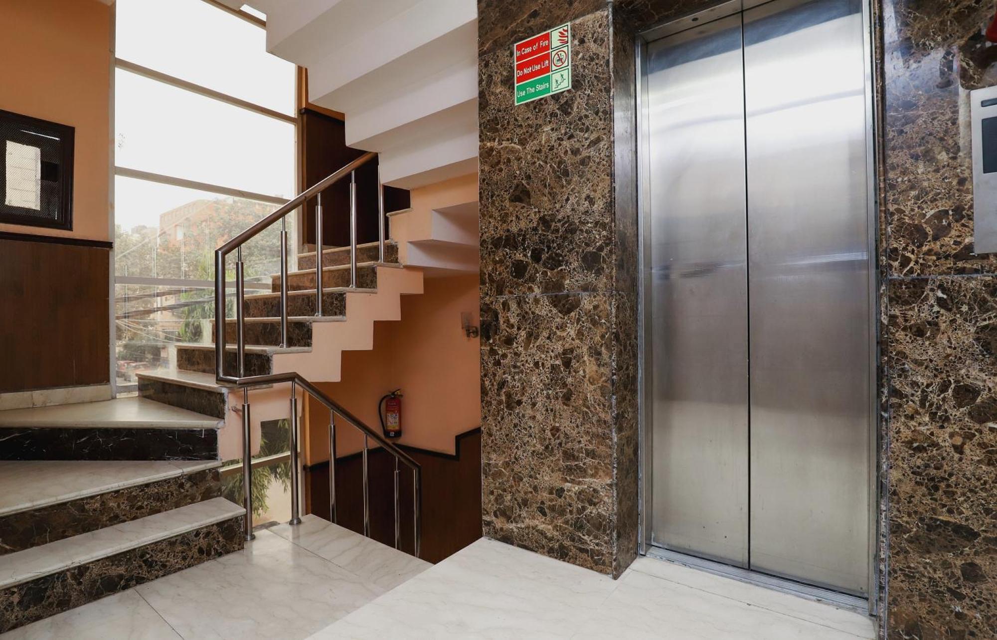 Hotel O J P Inn Near Patel Nagar Metro Station New Delhi Bagian luar foto
